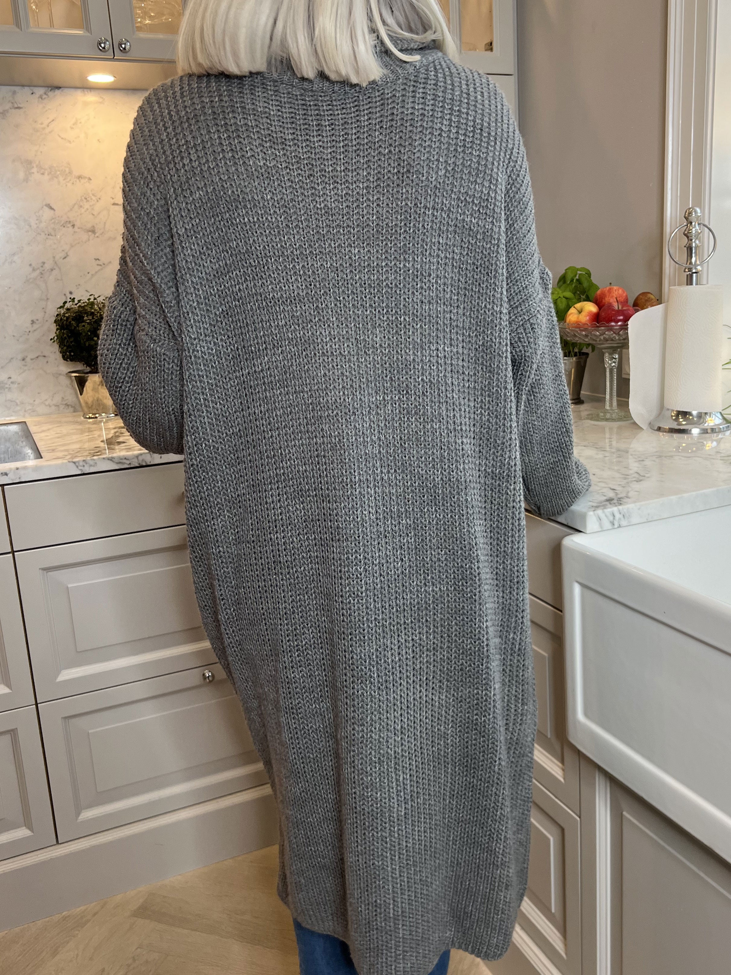 Alice - Dejlig tyk strikkjole med rullekrave